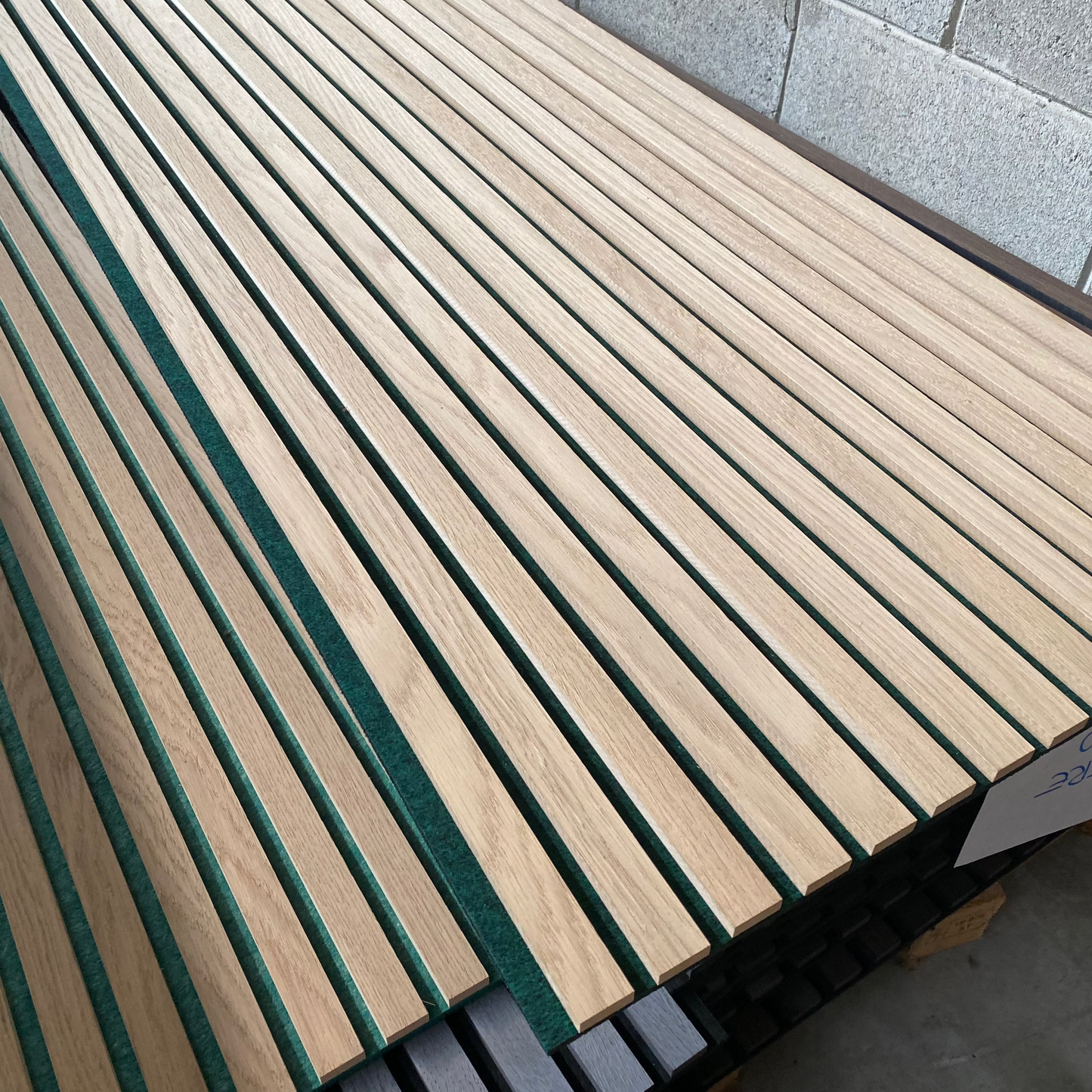 Dogato acustico in legno | Rovere Chiaro con Feltro Muschio - legnopregio