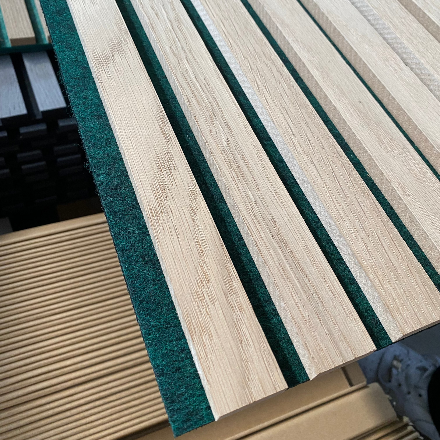 Dogato acustico in legno | Rovere Chiaro con Feltro Muschio - legnopregio