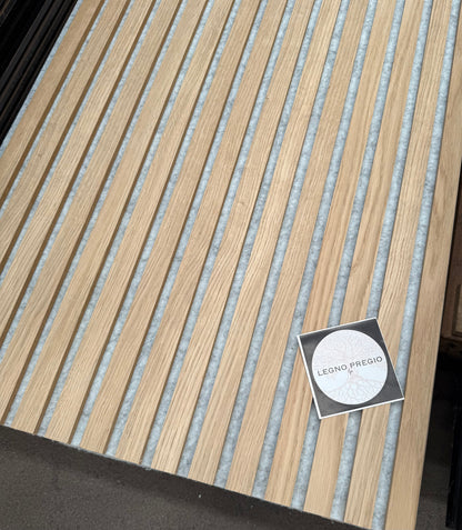 Akustiklamellen aus Holz | Helle Eiche mit grauem Filz