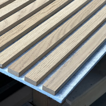 Akustiklamellen aus Holz | Helle Eiche mit grauem Filz